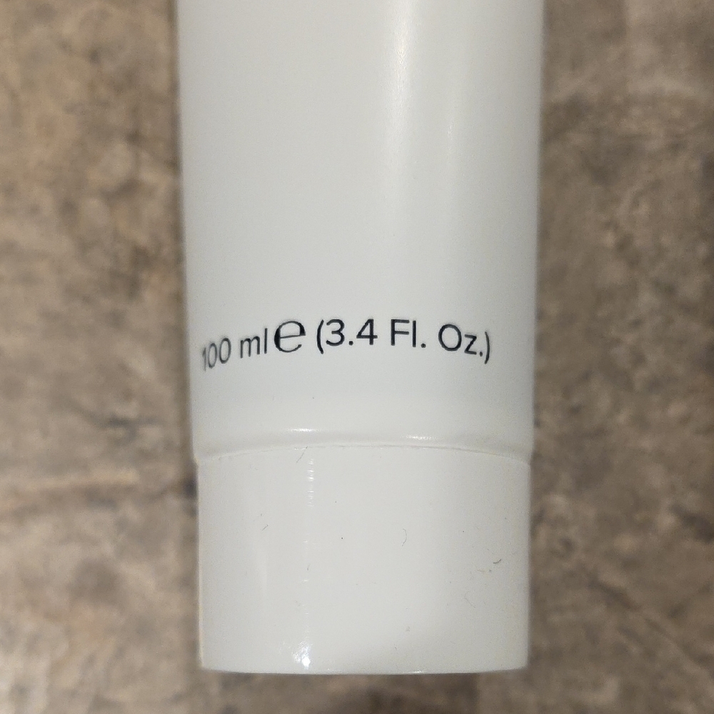 (J64) Next Anti Acne Mask Bentonite Clay - Cream and White - Picture 3 of 3